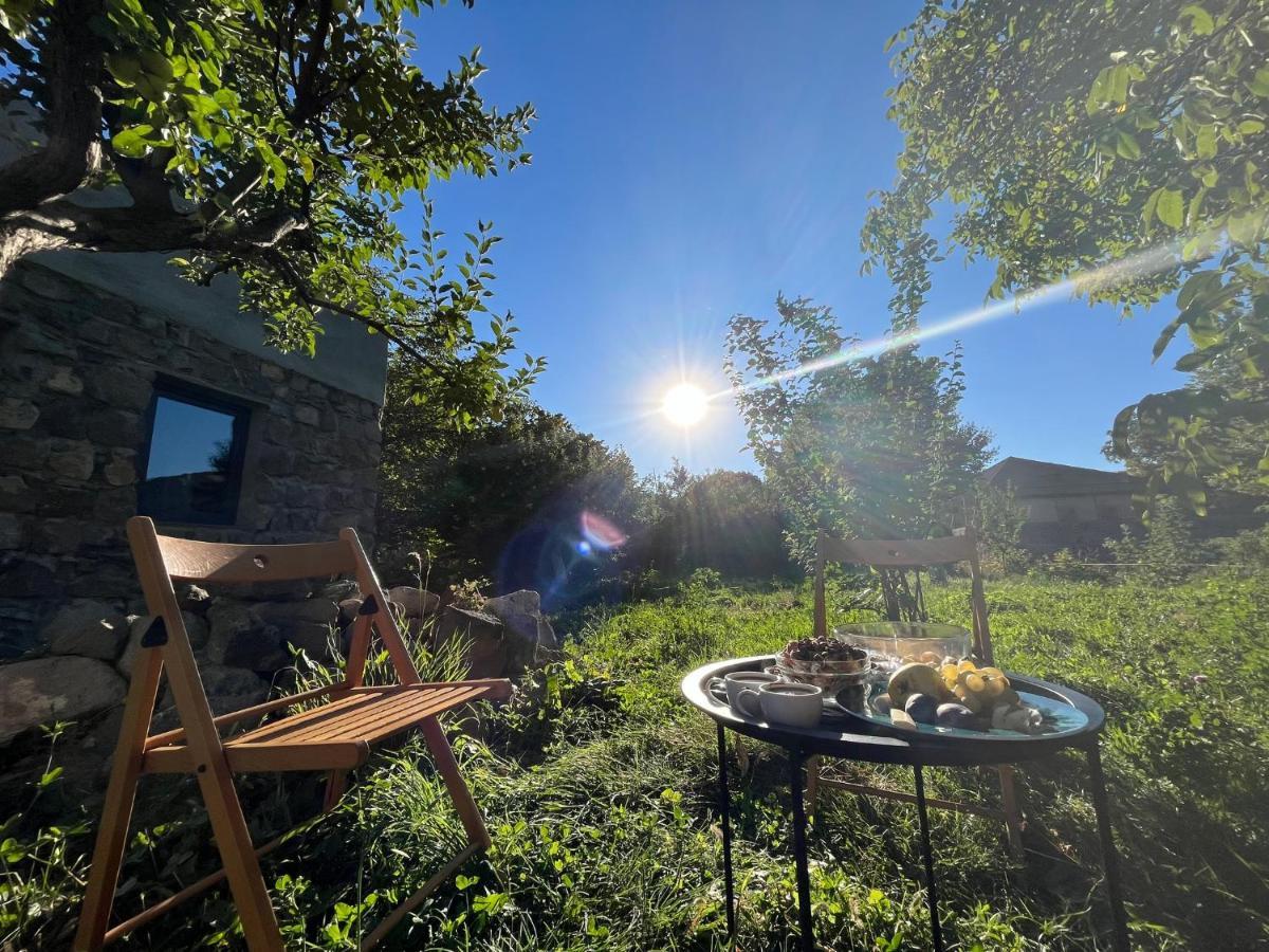 Zove Rural Cottage With Garden Views K'arashamb 외부 사진