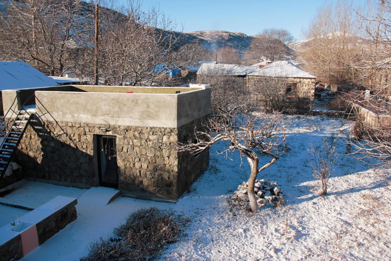 Zove Rural Cottage With Garden Views K'arashamb 외부 사진