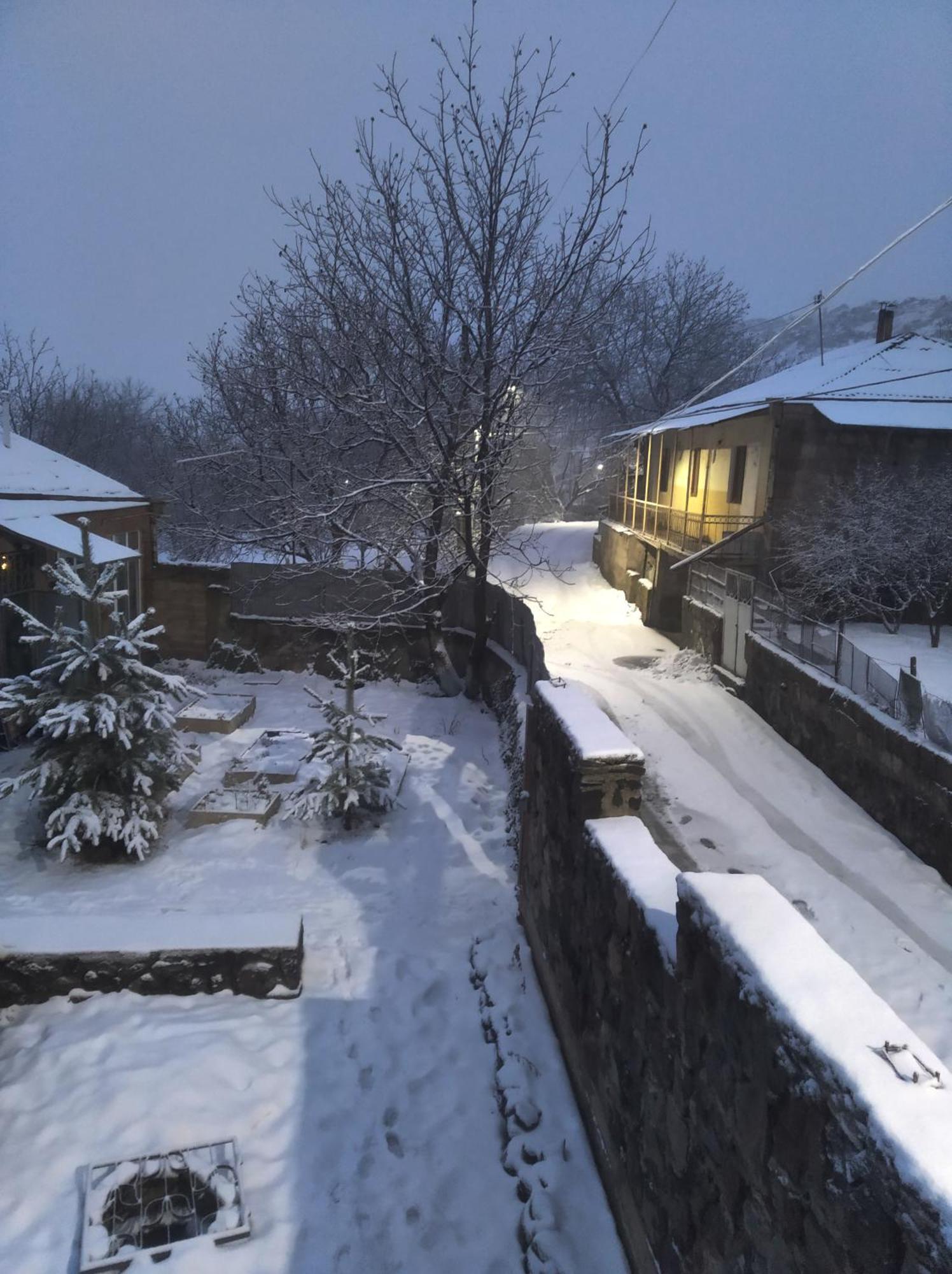 Zove Rural Cottage With Garden Views K'arashamb 외부 사진