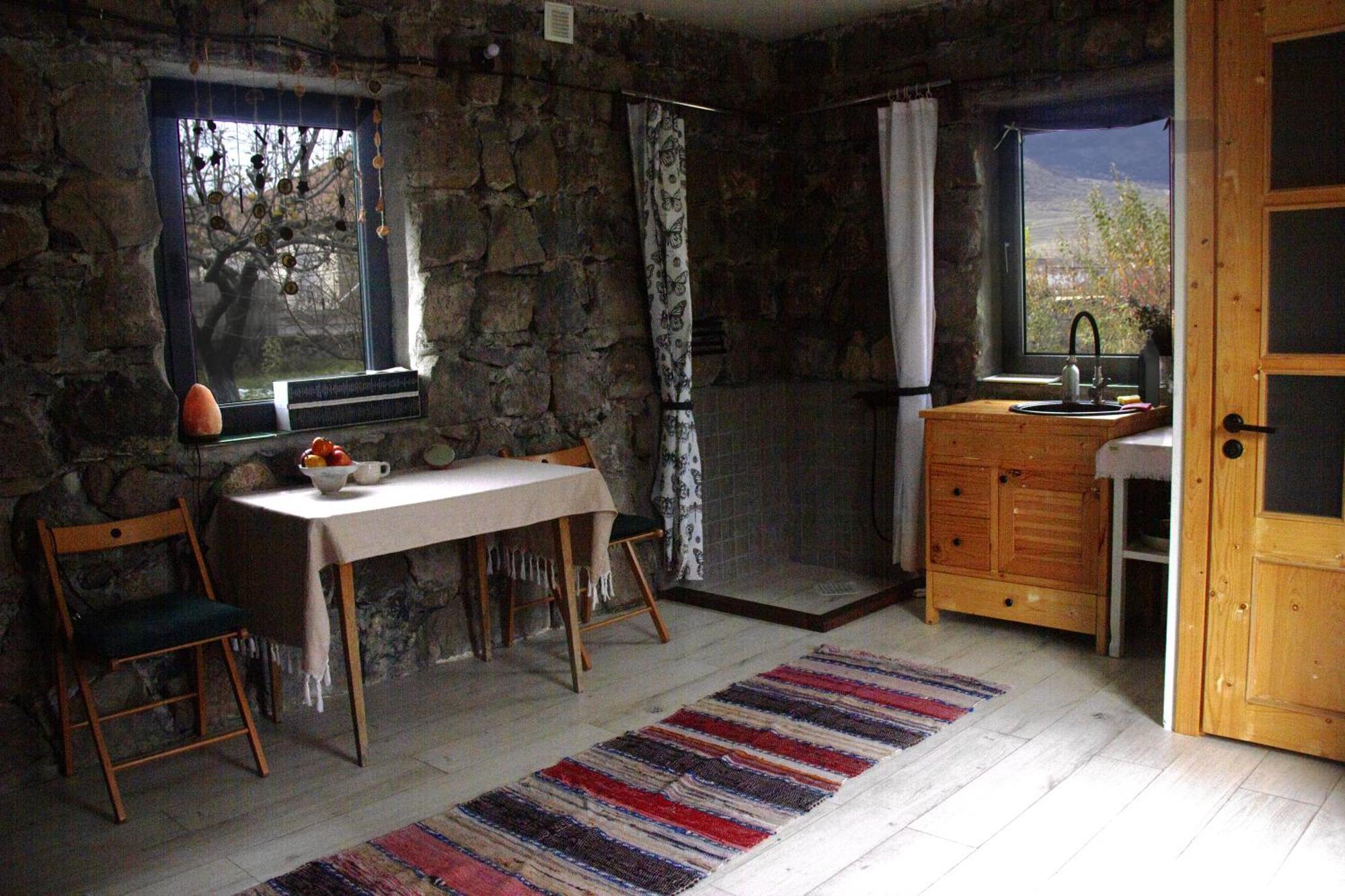 Zove Rural Cottage With Garden Views K'arashamb 외부 사진