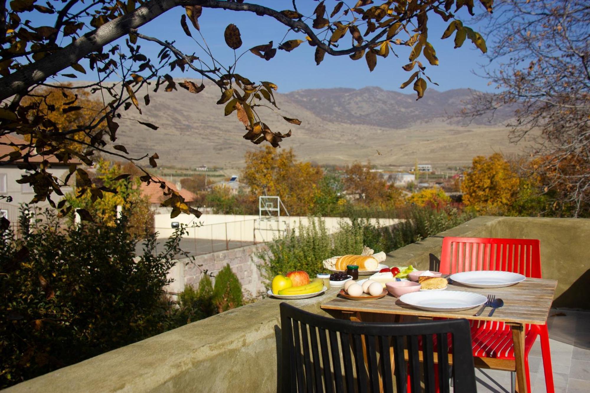 Zove Rural Cottage With Garden Views K'arashamb 외부 사진