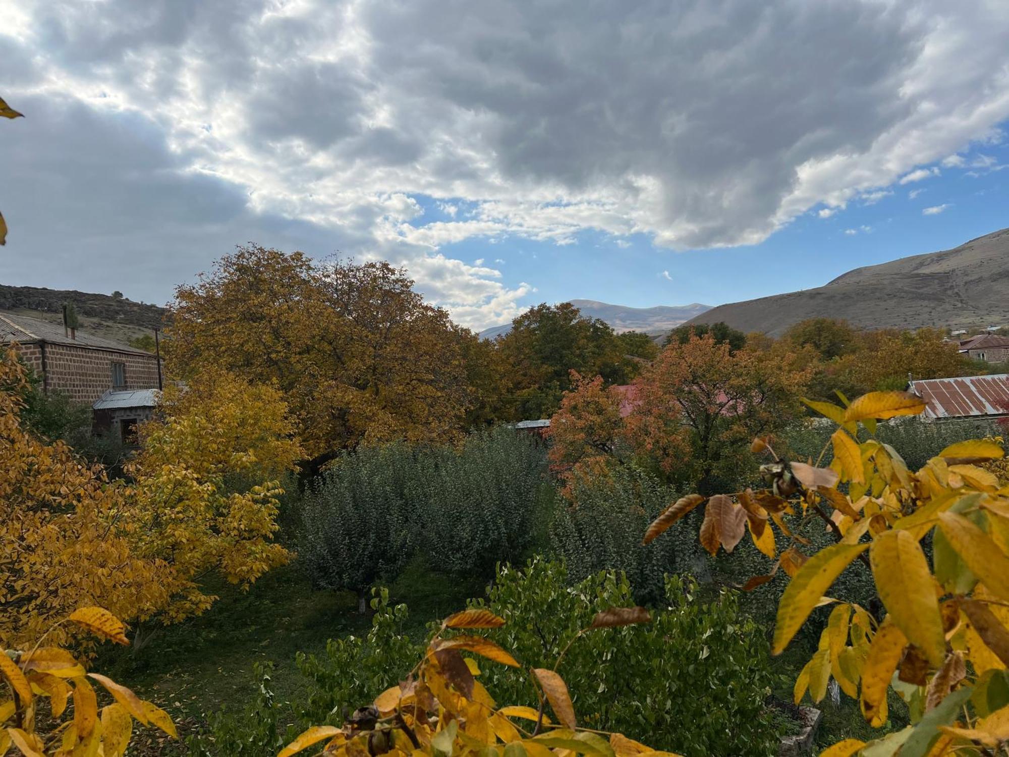 Zove Rural Cottage With Garden Views K'arashamb 외부 사진