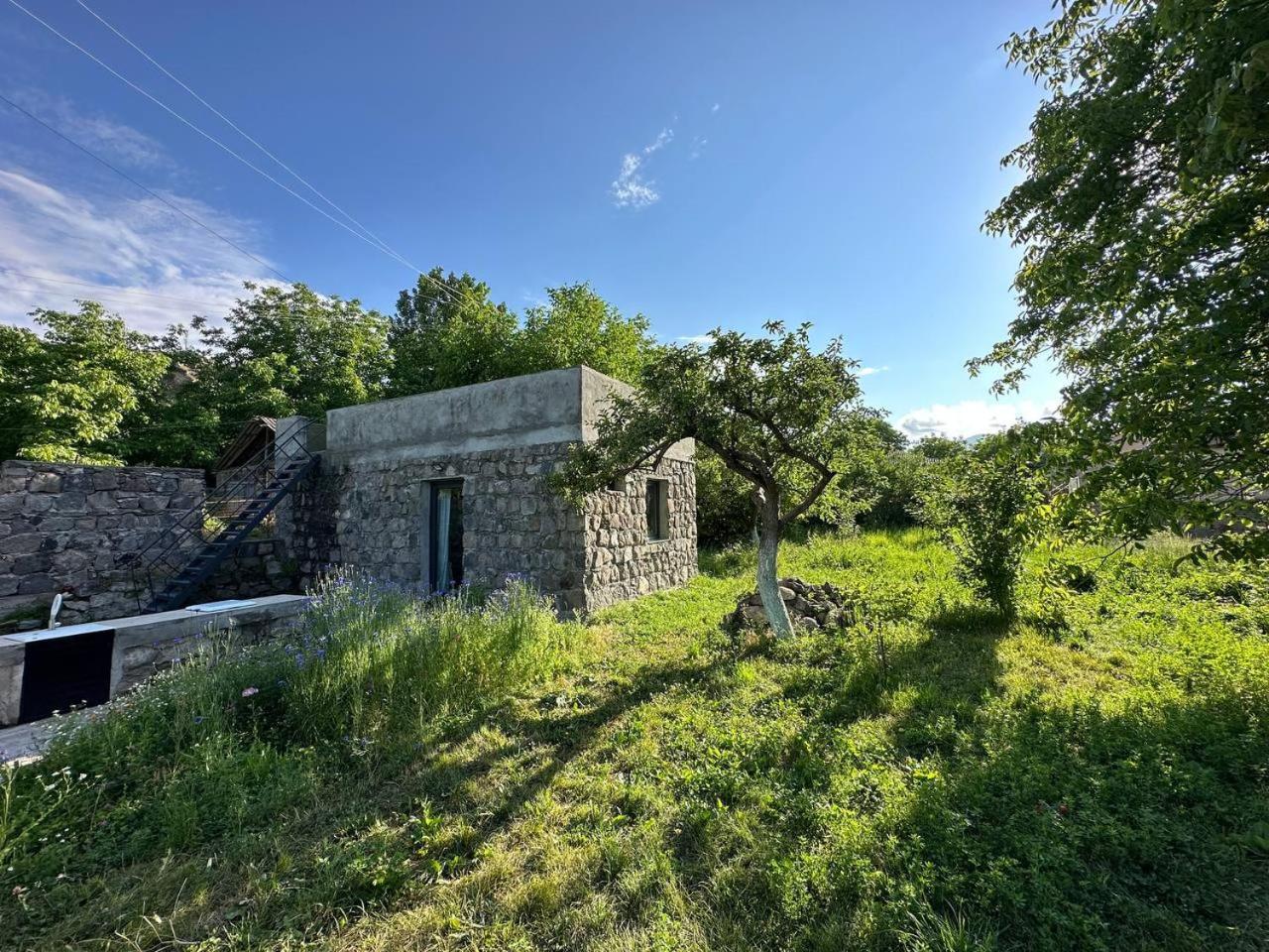 Zove Rural Cottage With Garden Views K'arashamb 외부 사진