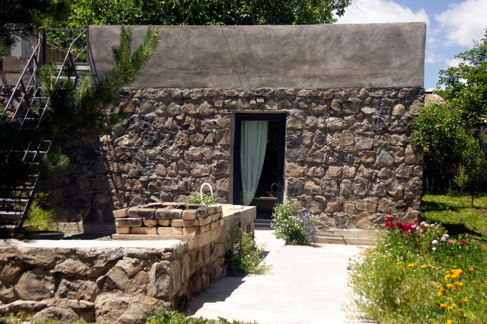 Zove Rural Cottage With Garden Views K'arashamb 외부 사진